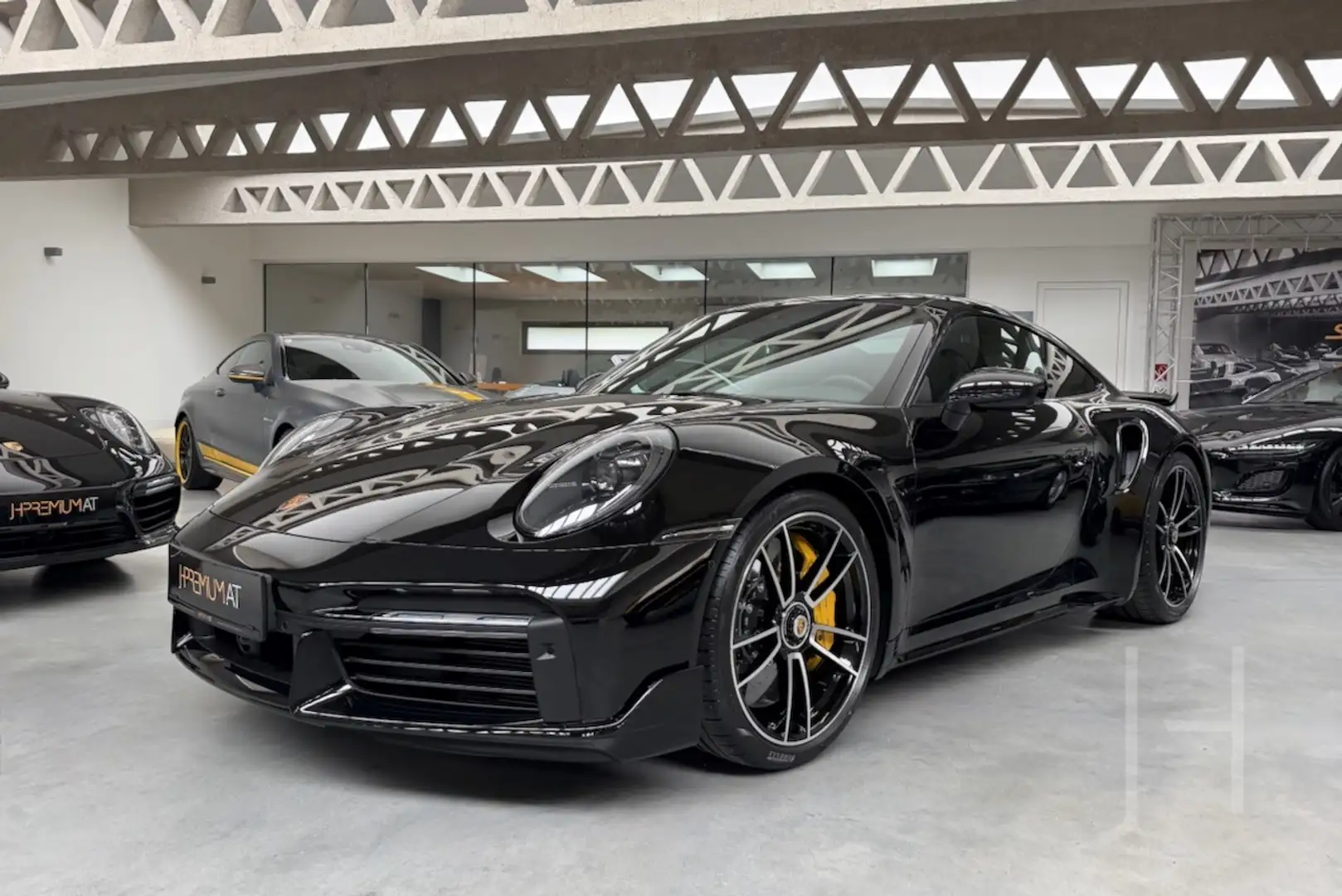 Porsche 992 911 turbo S Coupe Schwarz - 1