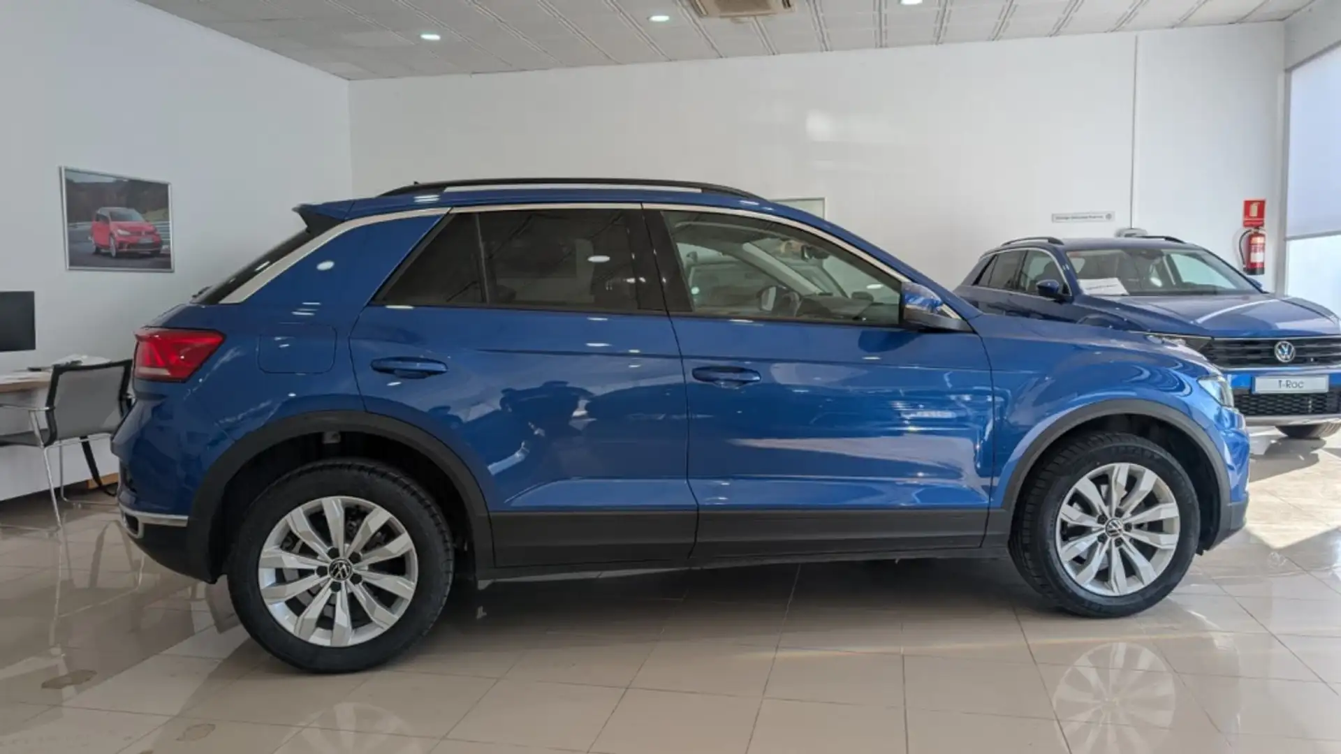 Volkswagen T-Roc 1.0 TSI Advance 81kW Azul - 2