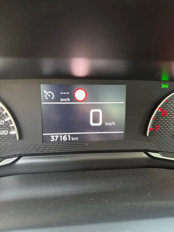 Peugeot 208 208 — photo 4
