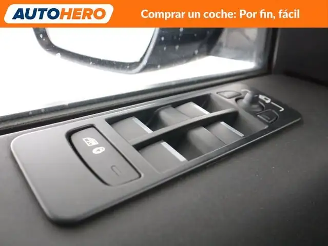 Land Rover Discovery Sport view 30