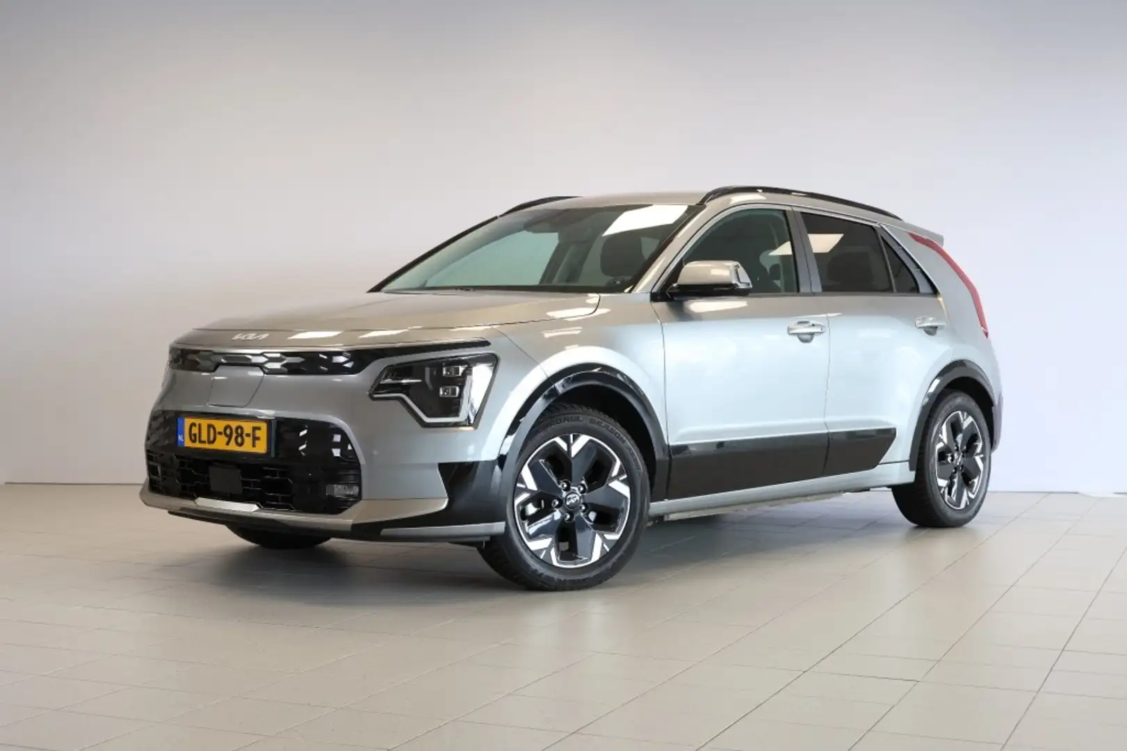 Kia Niro DynamicLine 64.8 kWh - CarPlay - Stoelverw. - Navi Grijs - 2