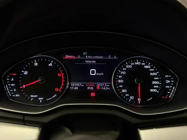 Audi Q5 view 11