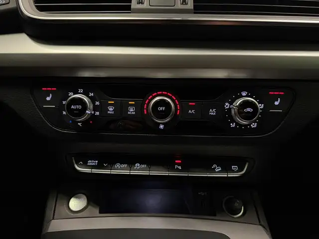 Audi Q5 view 13