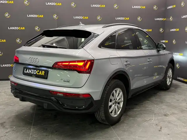 Audi Q5 view 4