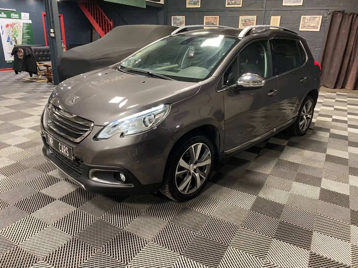 Peugeot 2008 1.6 e-HDi92 FAP Feline Titane Grau - 2