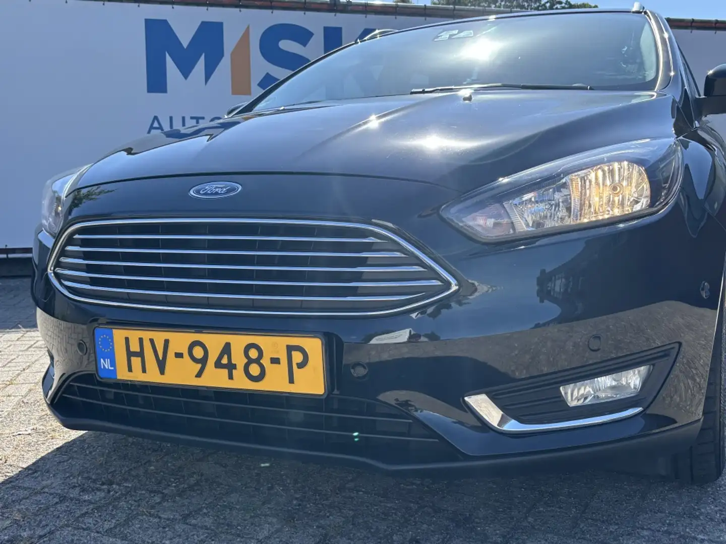 Ford Focus Wagon 1.5 Titanium Edition *DEALERONDERHOUDEN/WEGK Zwart - 2