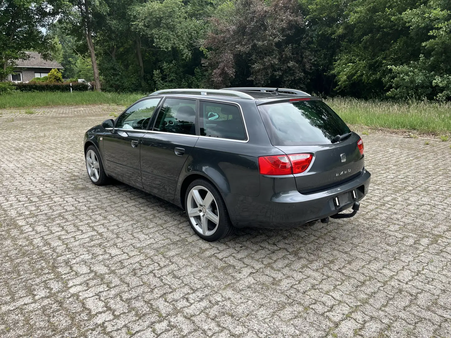 SEAT Exeo ST 2.0 TDI CR Multitronic Style SD RFK Navi Grey - 2