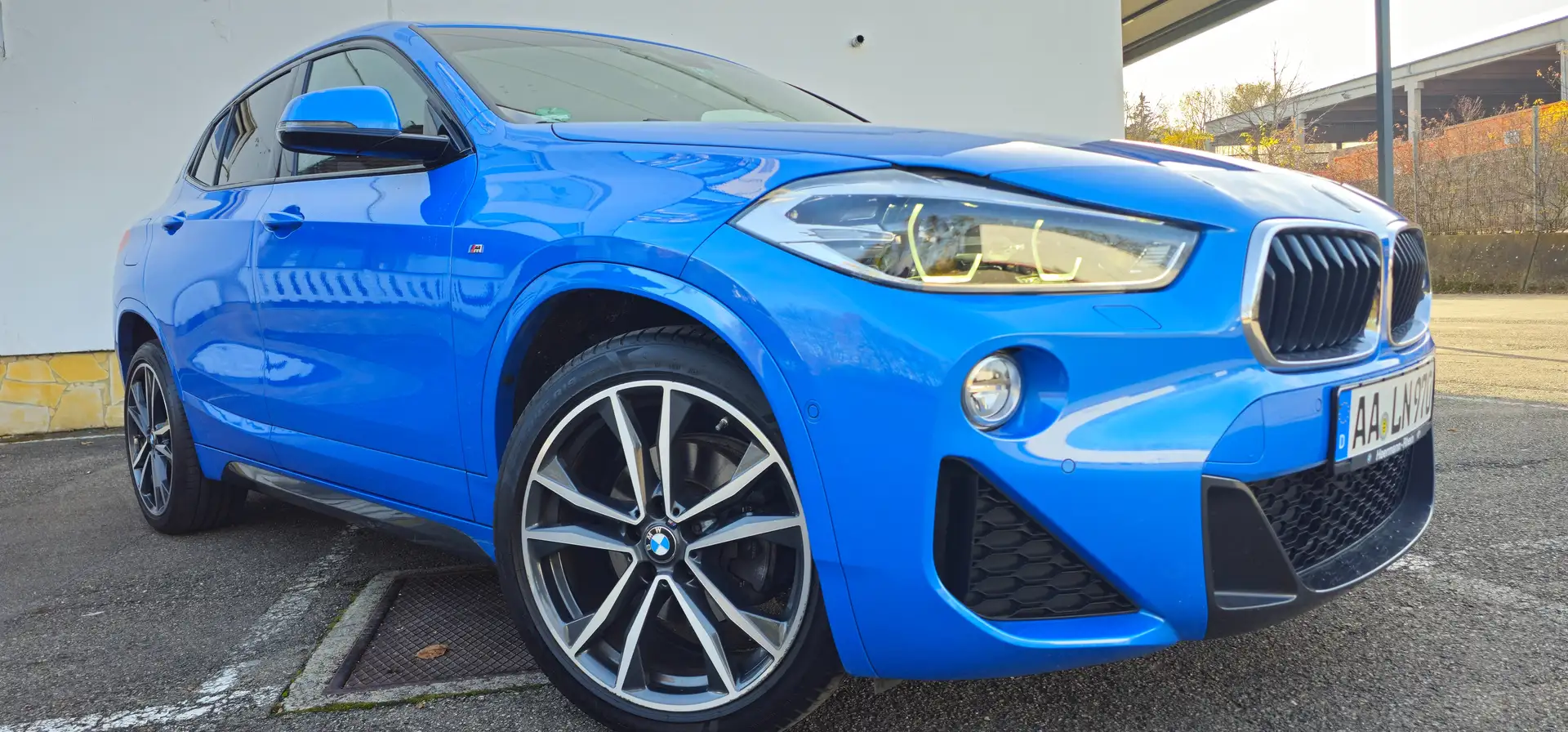 BMW X2 xDrive M Sport,HUD,AHK,LHZ,Kamera,Ambient. Blau - 1