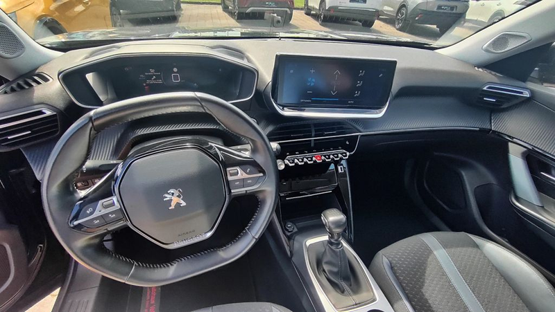 Peugeot 2008 PureTech 130 Allure; Navi+SHZ+LED+EPH — photo 13
