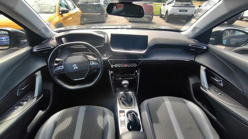 Peugeot 2008 PureTech 130 Allure; Navi+SHZ+LED+EPH — photo 12