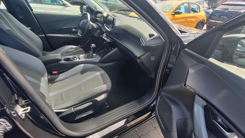 Peugeot 2008 PureTech 130 Allure; Navi+SHZ+LED+EPH — photo 9