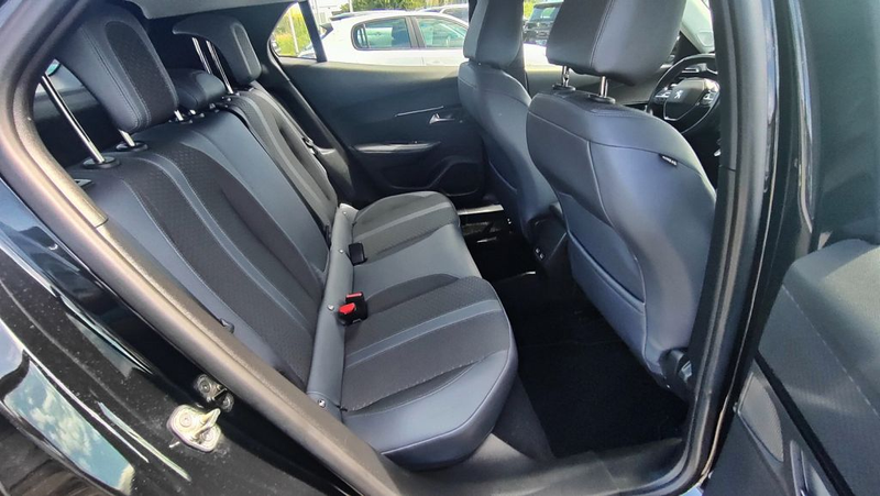 Peugeot 2008 PureTech 130 Allure; Navi+SHZ+LED+EPH — photo 11