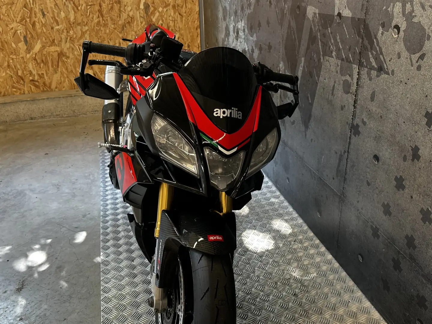Aprilia Tuono Noir - 2