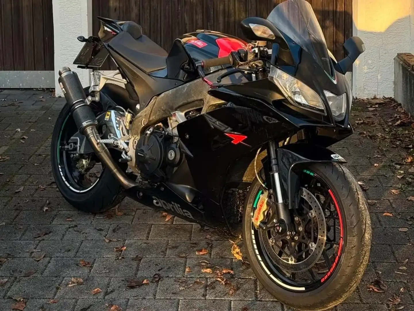 Aprilia RSV4 Nero - 1