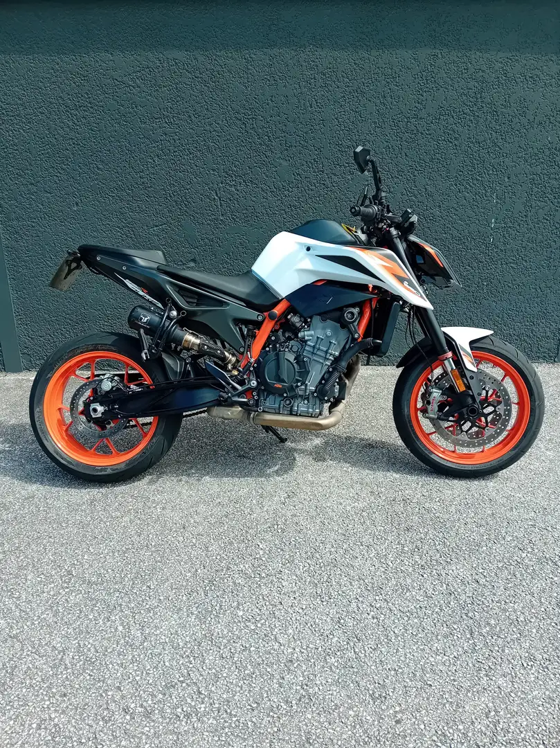 KTM 890 Duke R - 1