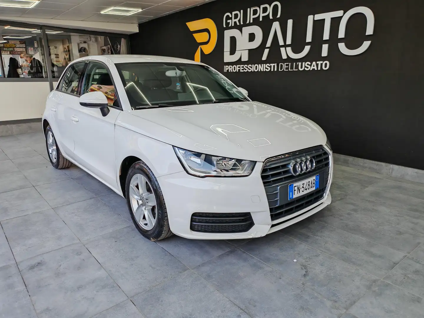 Audi A1 1.0 tfsi ultra Metal Plus 95cv Weiß - 1
