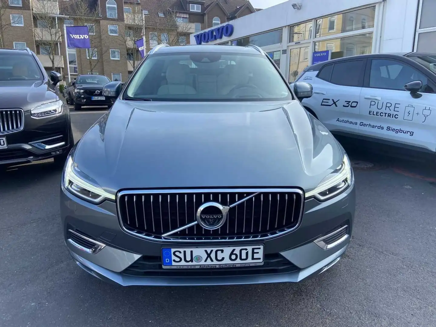 Volvo XC60 Plug-In-Hybrid T8 AWD, Inscription,Massage, Grau - 2