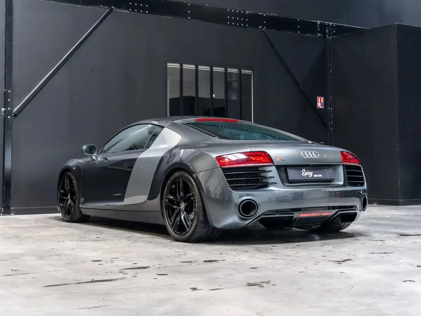 Audi R8 V8 S-Tronic (Type 42.2) - Spicy Motor Schwarz - 2