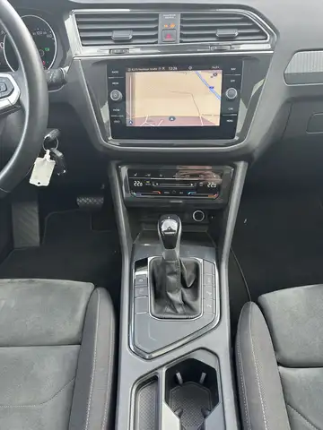 Volkswagen Tiguan view 13