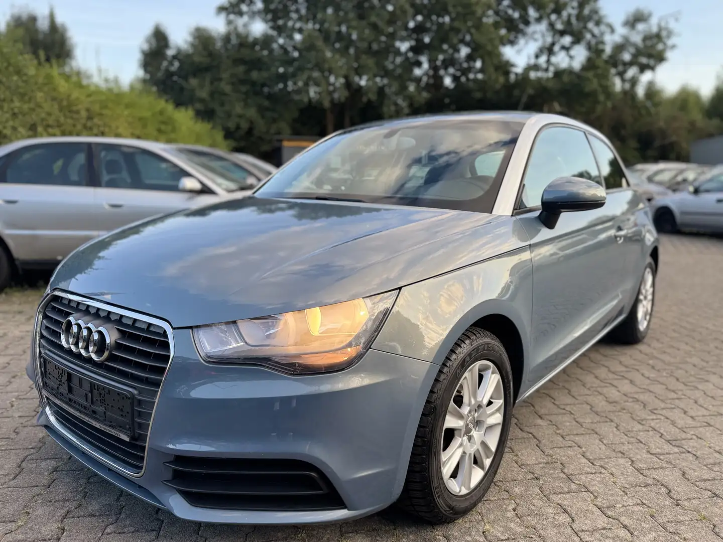Audi A1 attraction Blau - 1