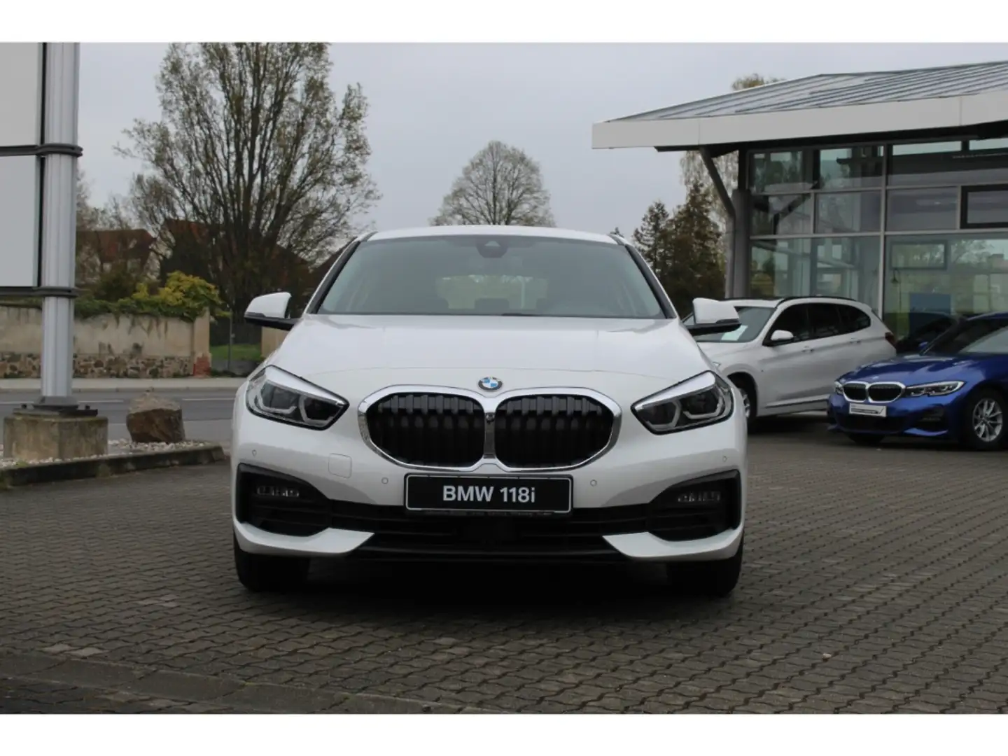 BMW 118 i Advantage EU6d LED Navi Keyless PDCv+h LED-hinte Weiß - 2