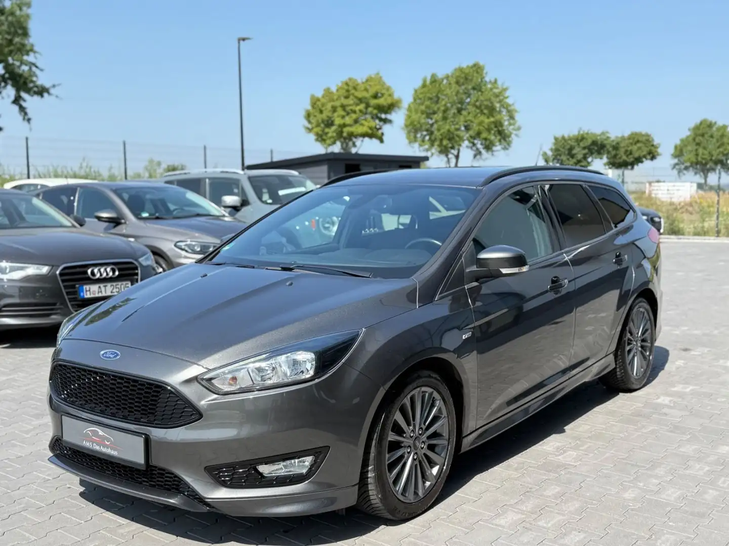 Ford Focus Turnier ST-Line 1.5 Eco Boost Aut. Grau - 1