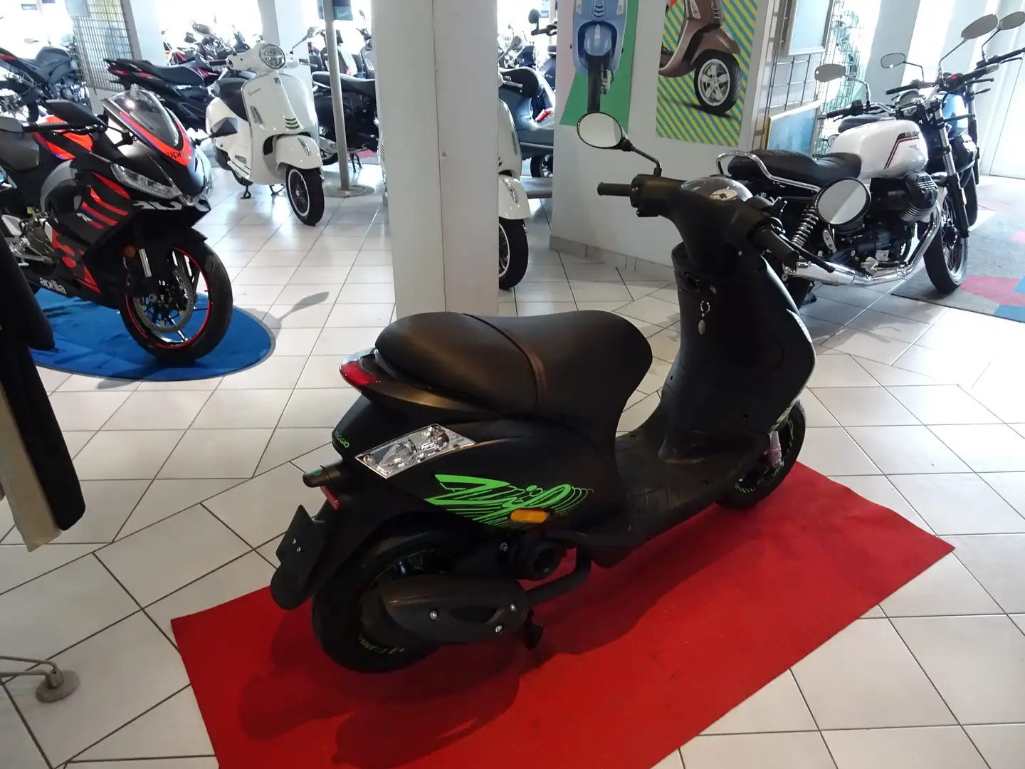 Piaggio Zip 50 SPEZIAL EDITON Schwarz - 2