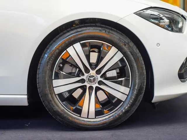 Mercedes-Benz C-Class view 2