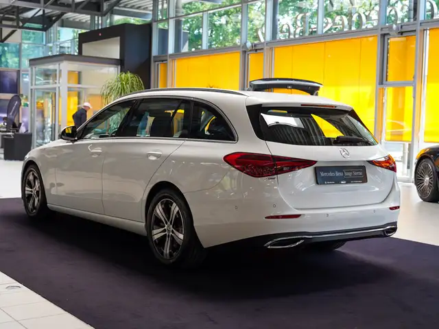 Mercedes-Benz C-Class view 5