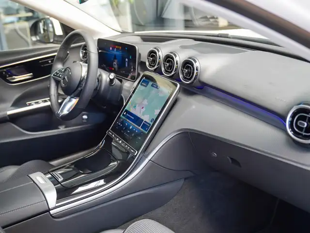 Mercedes-Benz C-Class view 7