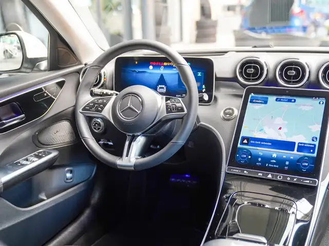 Mercedes-Benz C-Class view 11