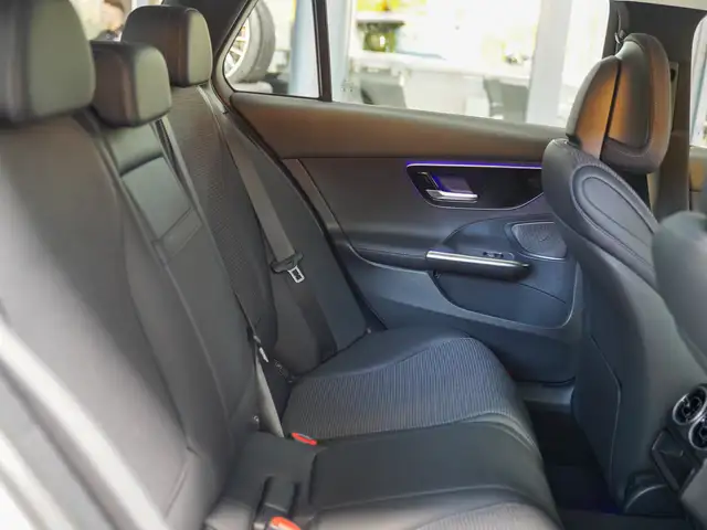 Mercedes-Benz C-Class view 12