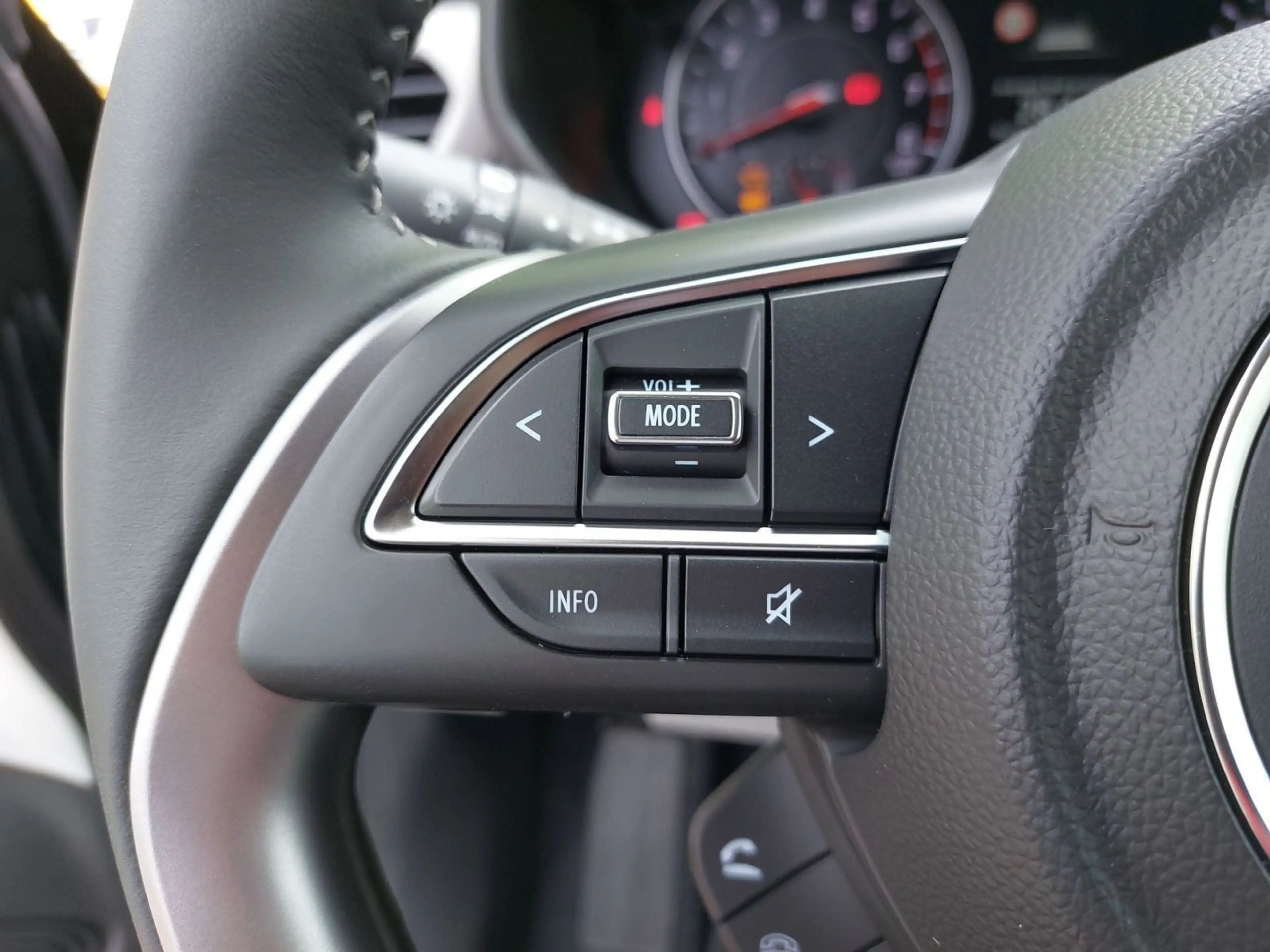 Suzuki Swift SWIFT COMFORT CVT HYBRID LED+ACC+NAVI+KAMERA+SHZ — photo 14
