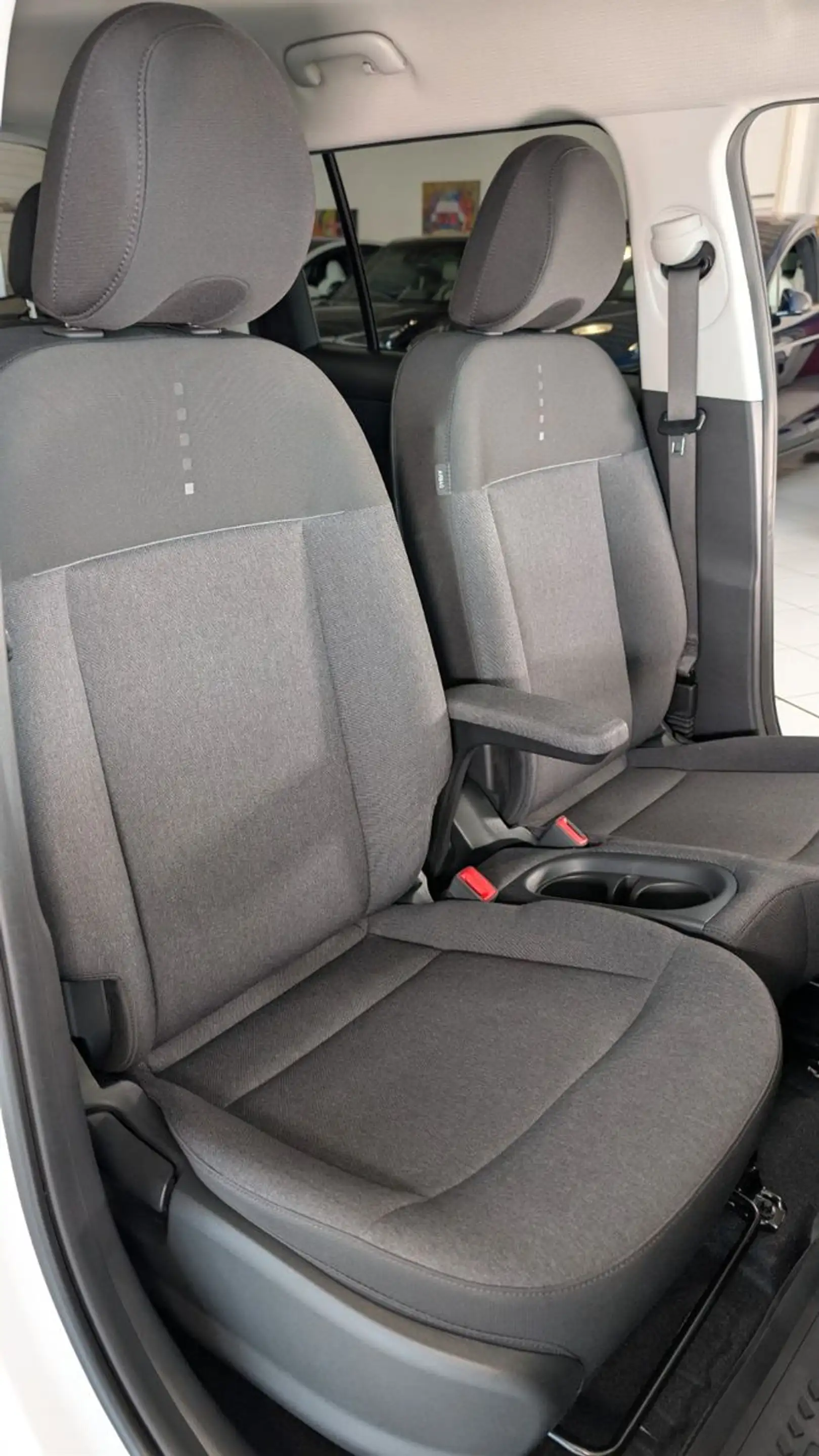 Hyundai Inster Elektro 85 kW Prime *Wärmepumpe*LED*ACC* — photo 8