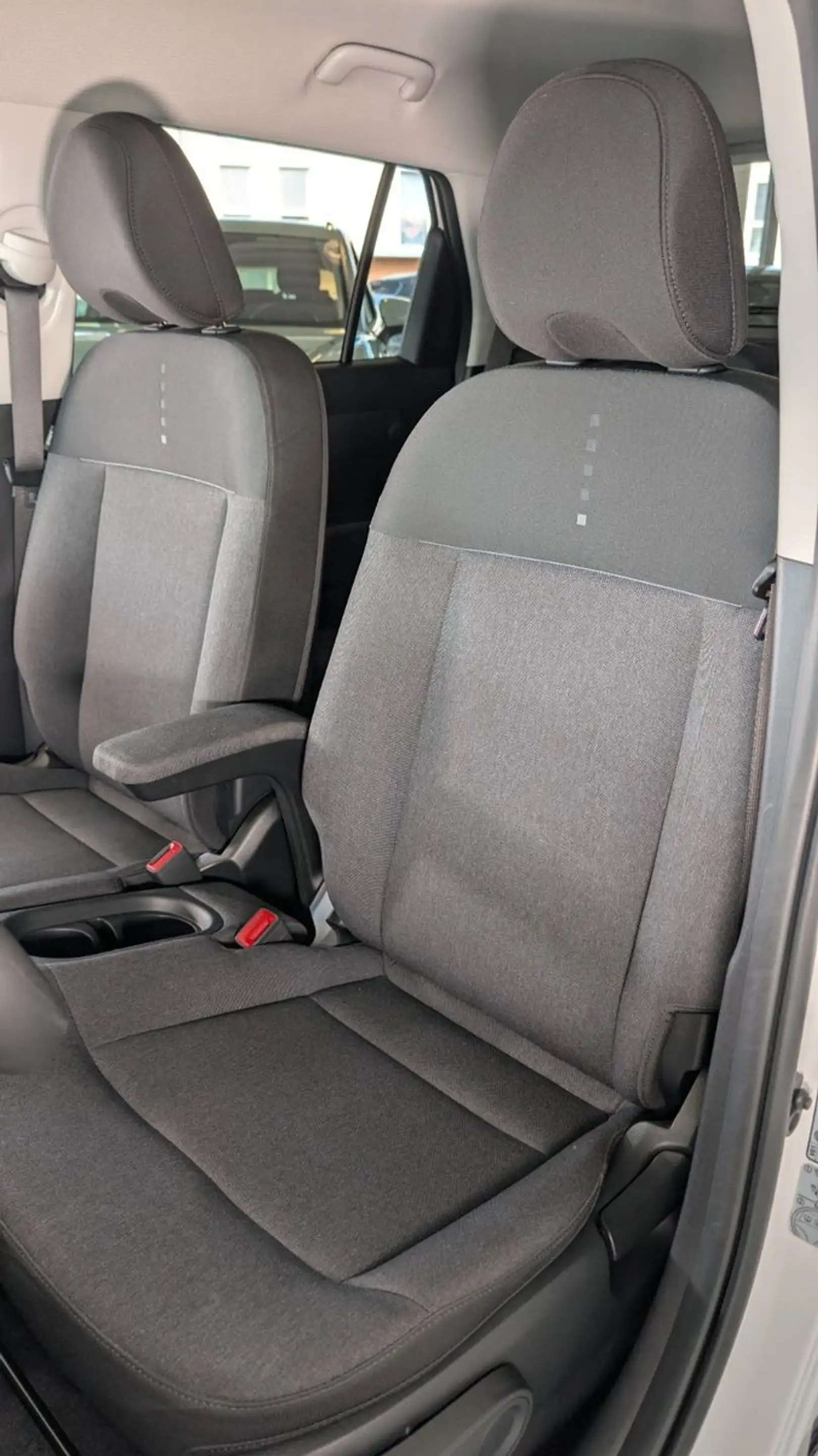 Hyundai Inster Elektro 85 kW Prime *Wärmepumpe*LED*ACC* — photo 9