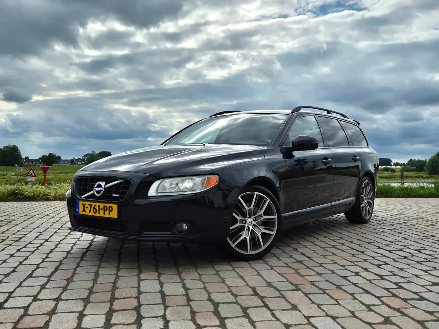 Volvo V70 V70 2.5FT R Černá - 1