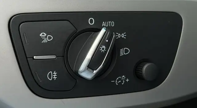 Audi A4 view 13