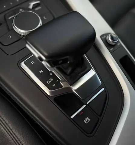 Audi A4 view 9