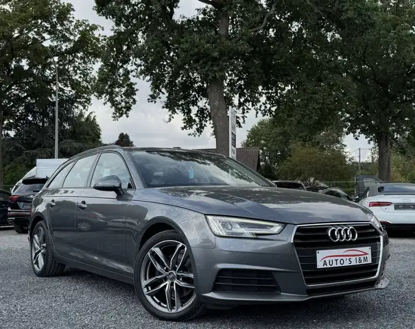 Audi A4 view 4