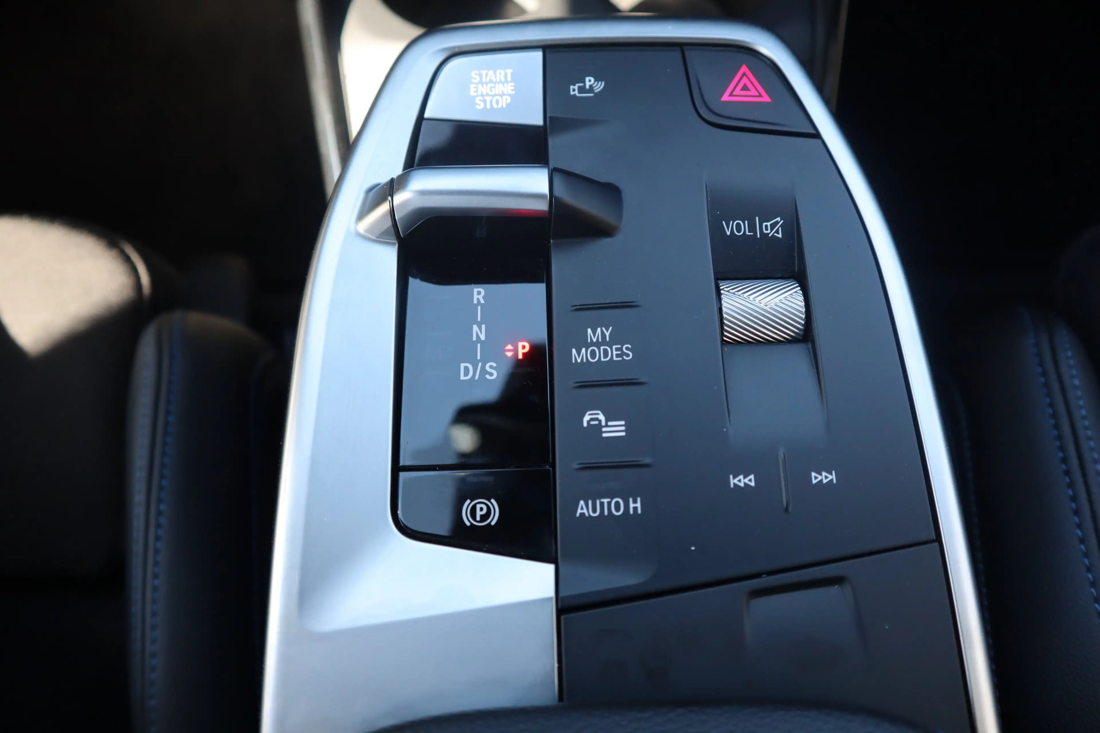 BMW 223 i Active Tourer — photo 8