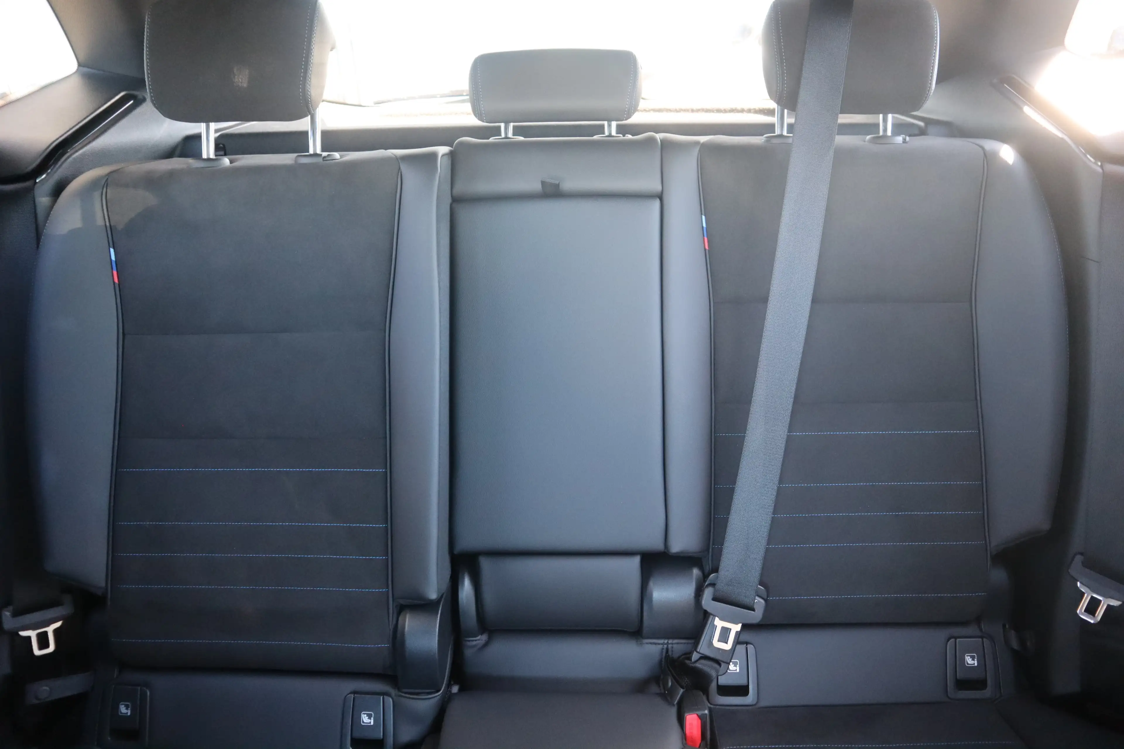 BMW 223 i Active Tourer — photo 12