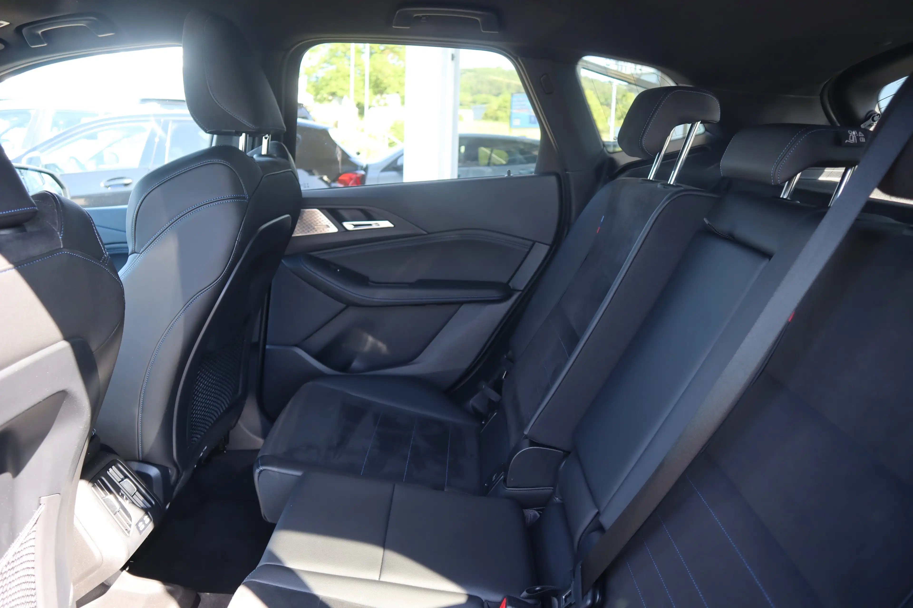 BMW 223 i Active Tourer — photo 6