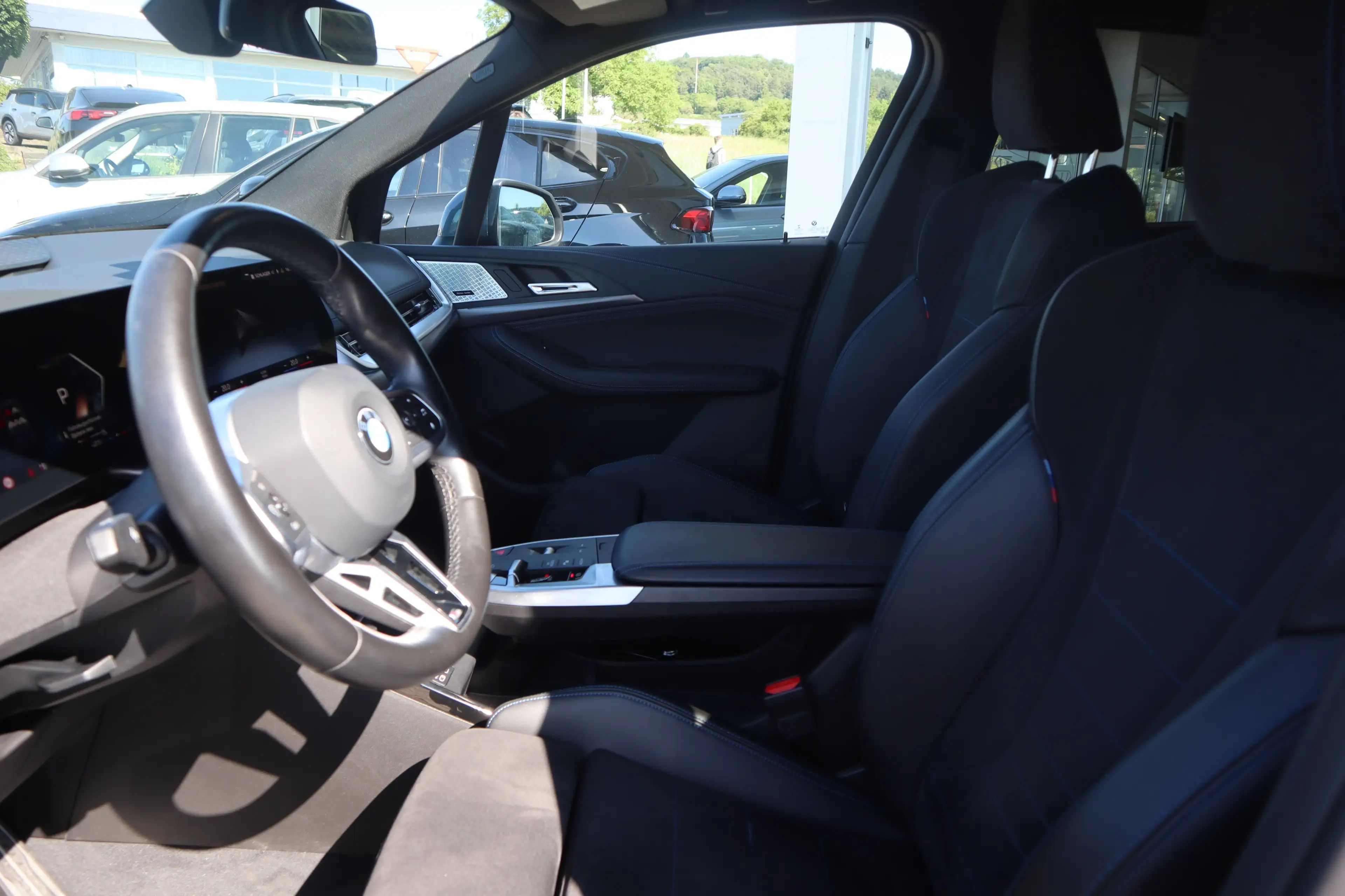 BMW 223 i Active Tourer — photo 5