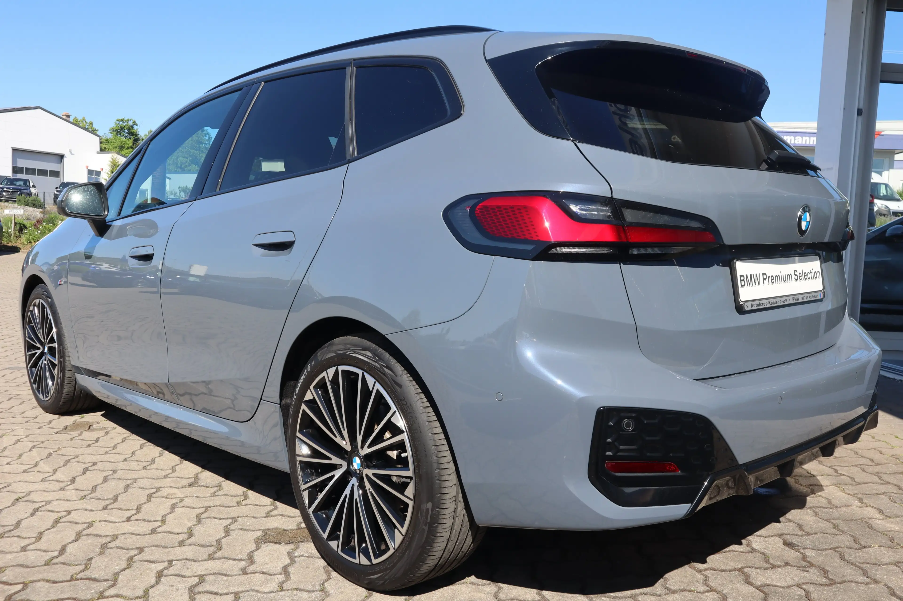 BMW 223 i Active Tourer — photo 3