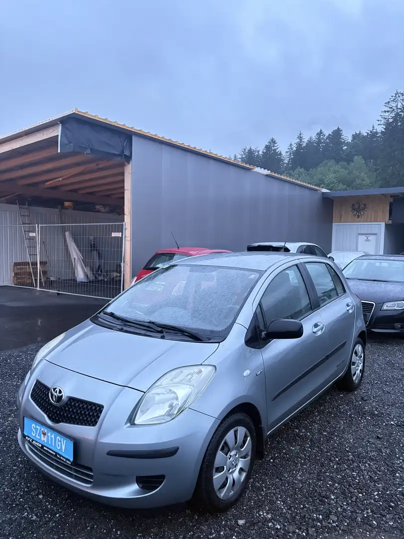 Toyota Yaris 1,4 D-4D 90 Luna Grijs - 1