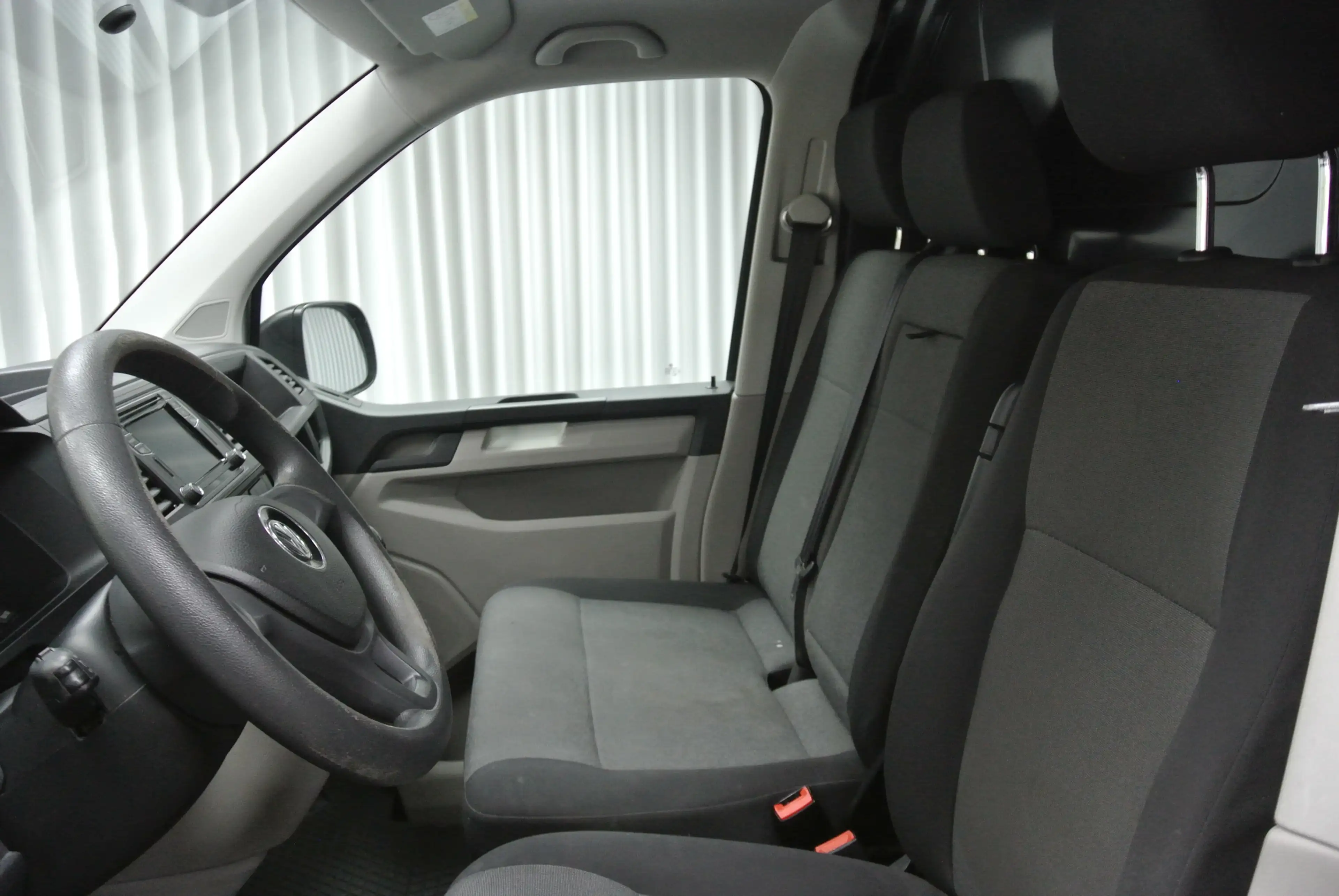 Volkswagen Transporter — photo 7