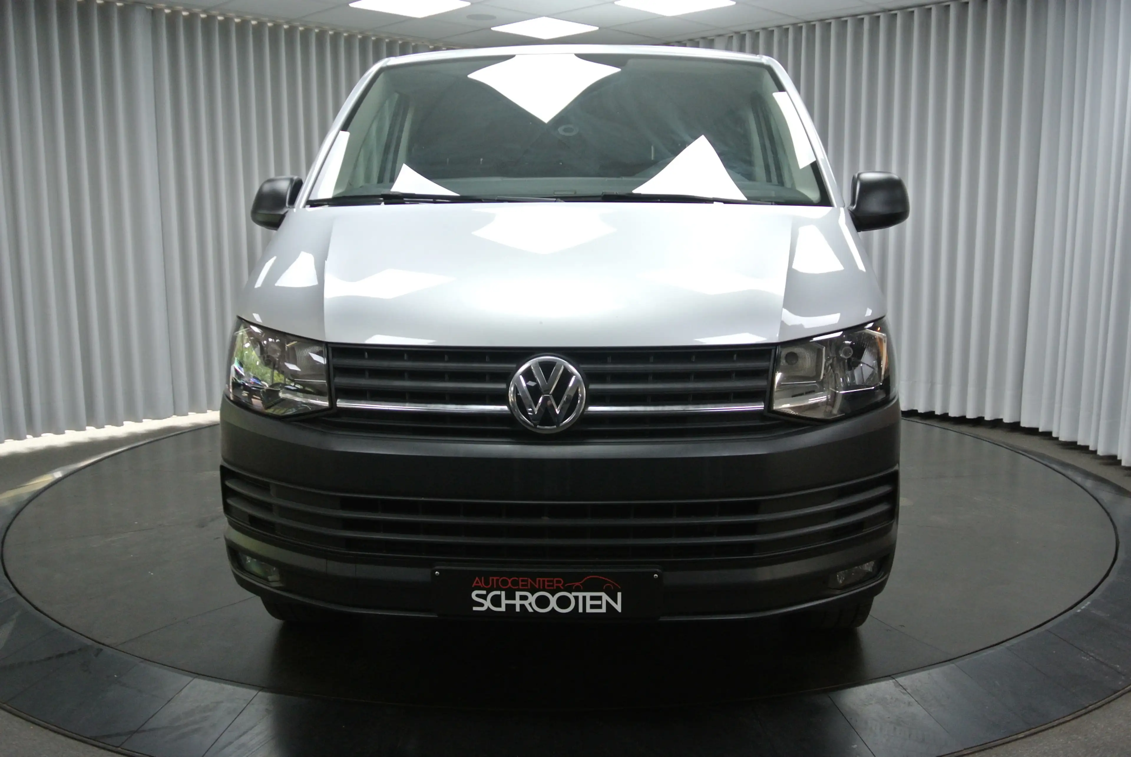 Volkswagen Transporter — photo 3
