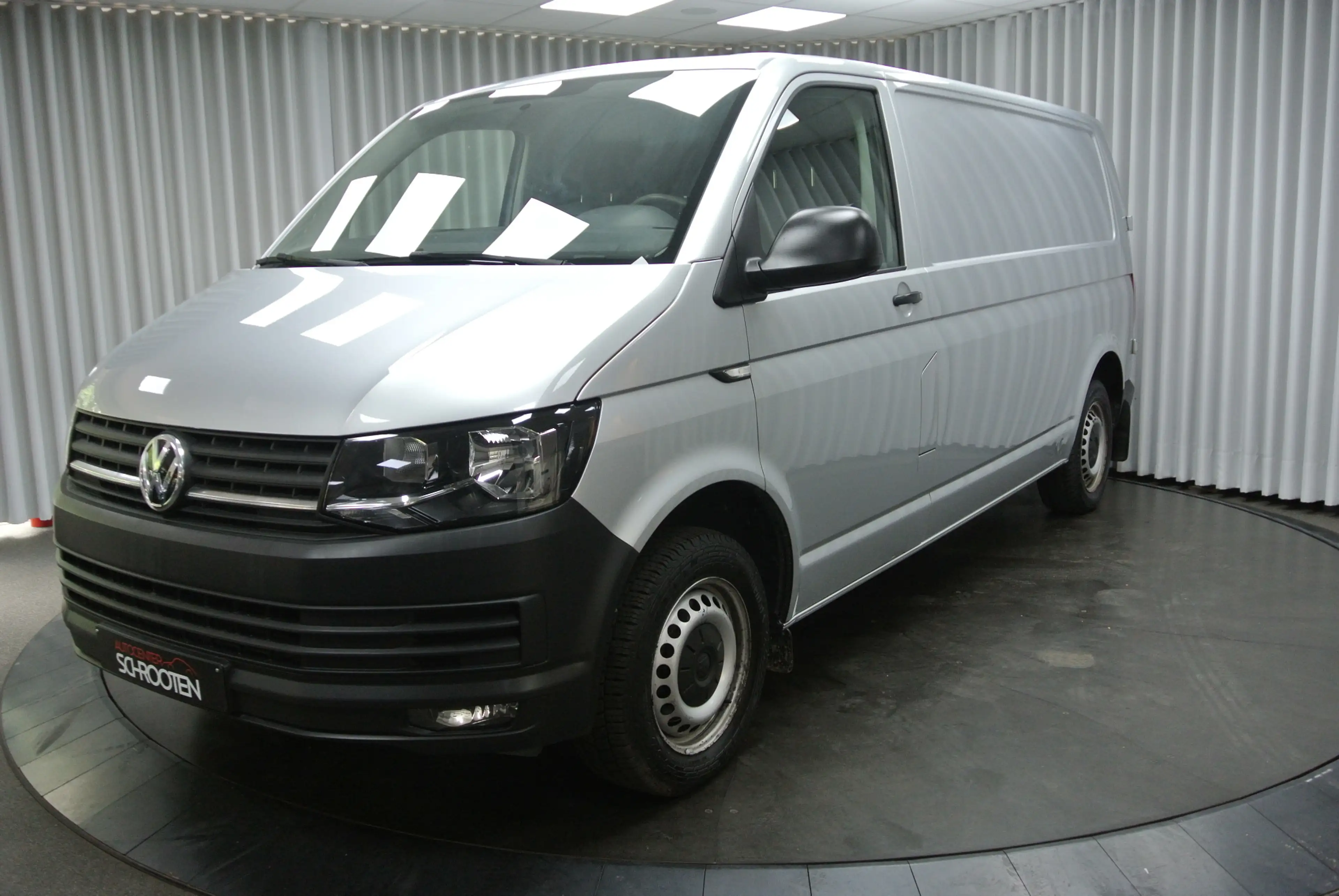 Volkswagen Transporter — photo 4