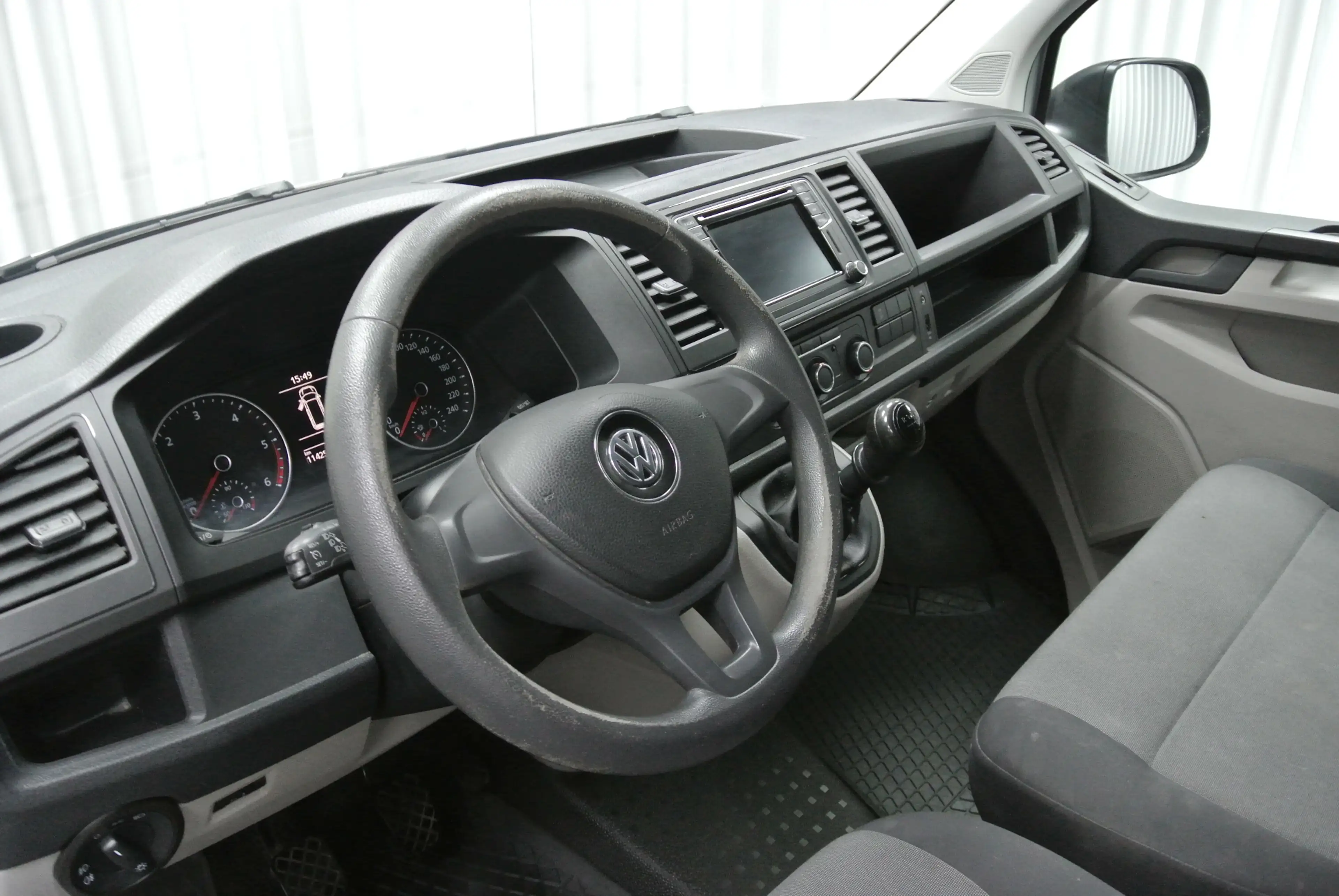 Volkswagen Transporter — photo 6