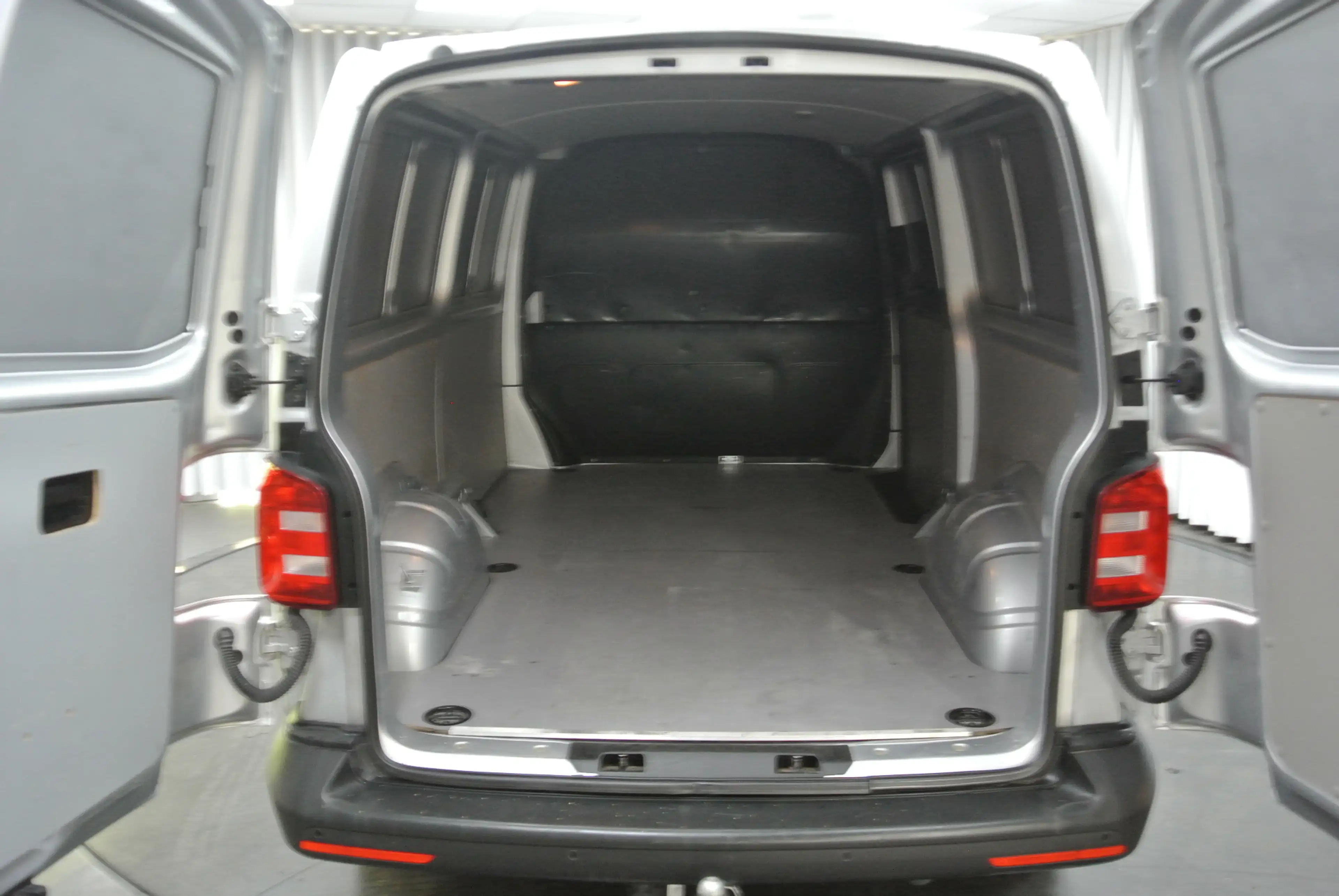 Volkswagen Transporter — photo 15
